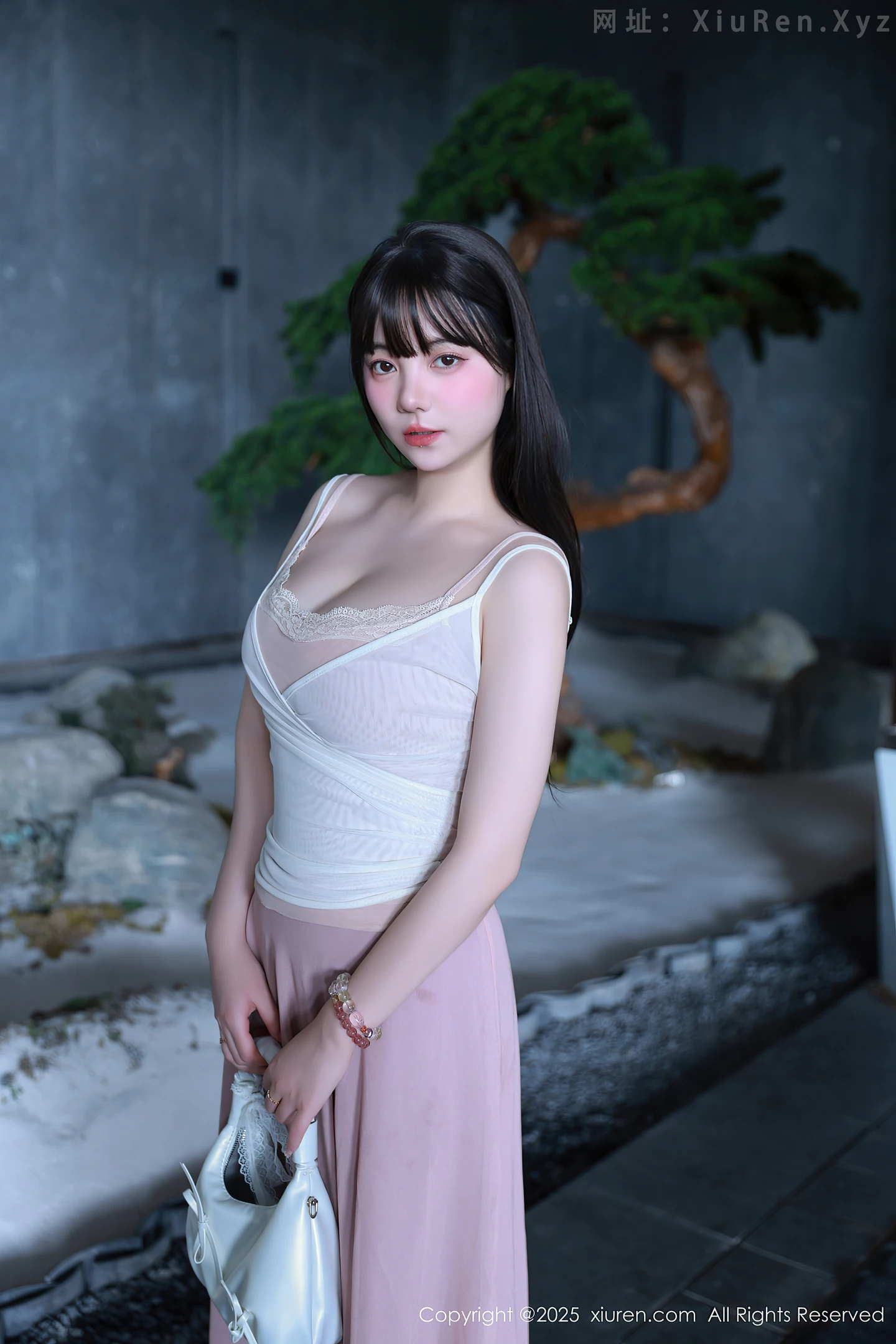 图片[5]-[XiuRen秀人网] VOL.10746 模特软情性感低胸紫色长裙露粉色内衣秀曼妙身姿迷人诱惑写真86P-秀人网官方网站